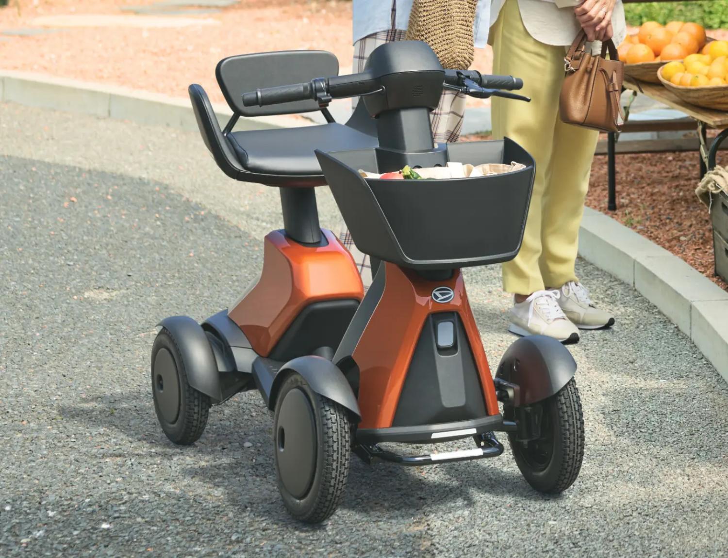 記事画像 「.「e-SNEAKER」＆「WAKU MOBI」— 移動困難者を支える2つの日本製パーソナルモビリティ」