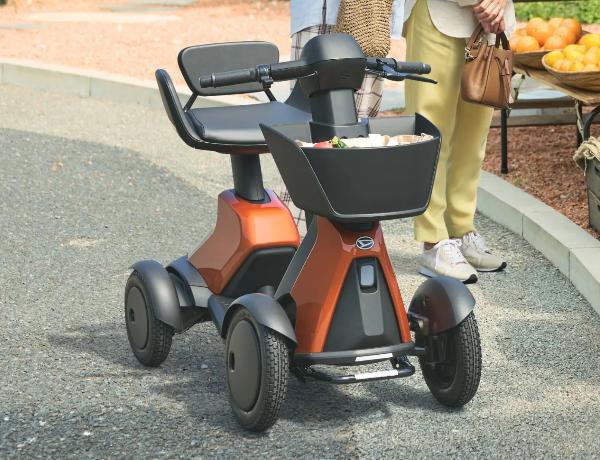 記事画像 「.「e-SNEAKER」＆「WAKU MOBI」— 移動困難者を支える2つの日本製パーソナルモビリティ」