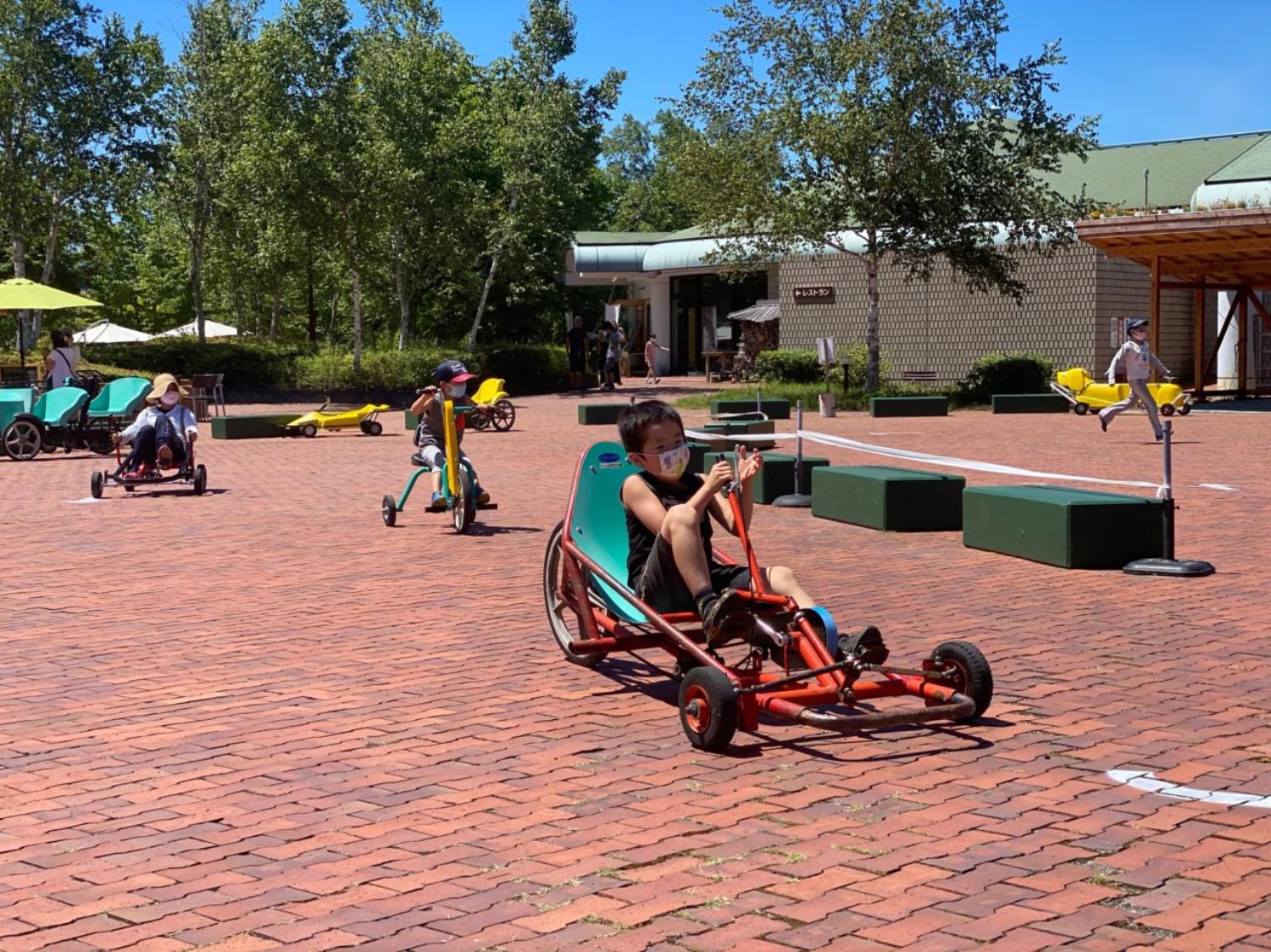 記事画像 「八ヶ岳自然文化園で家族と楽しむ新しいパーソナルモビリティ体験」