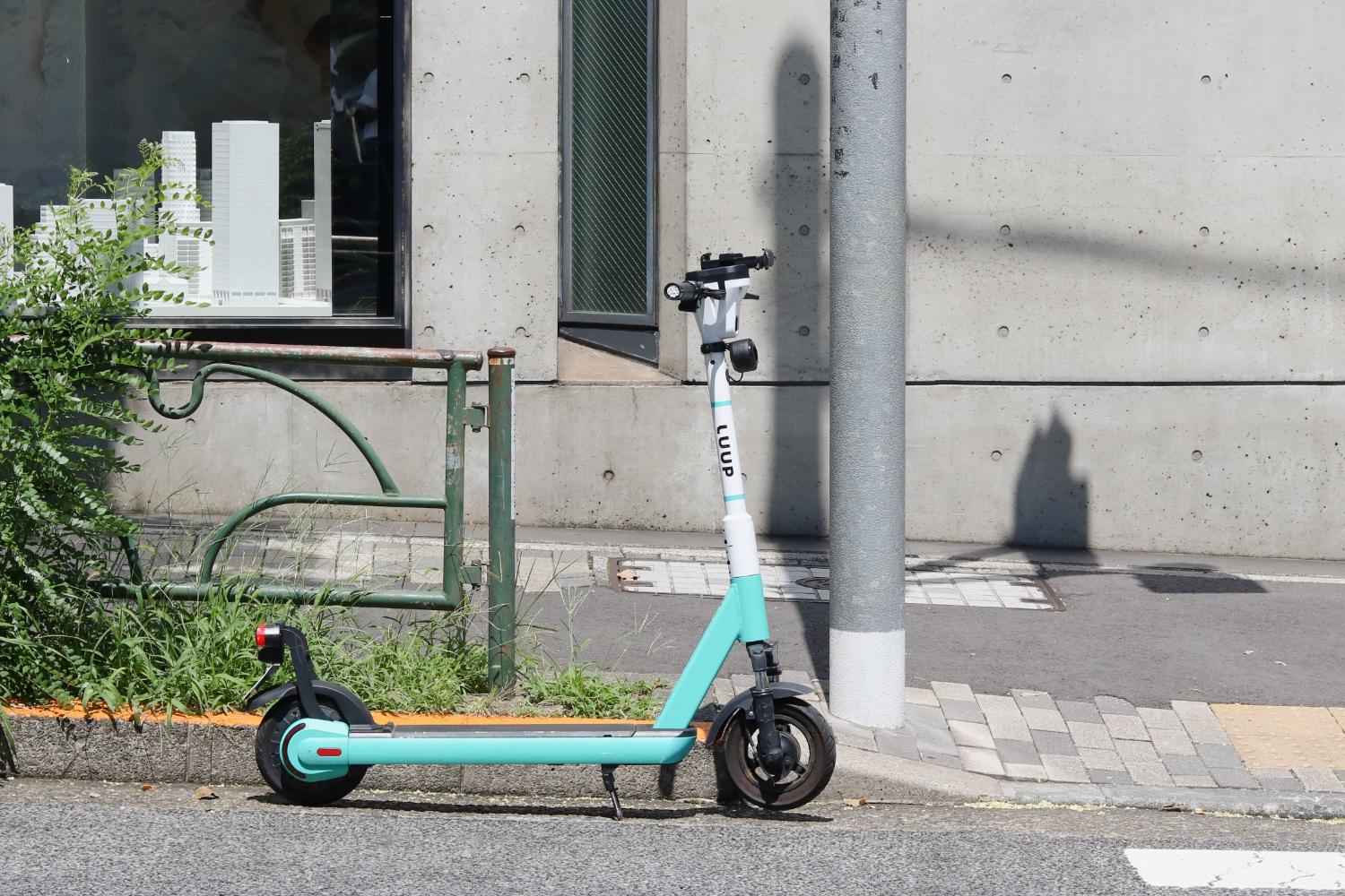 記事画像 「電動キックボード利用者必見、LUUP導入の交通違反点数制度に関する安全対策の強化とはどんな制度?」 記事画像 「電動キックボード利用者必見、LUUP導入の交通違反点数制度に関する安全対策の強化とはどんな制度?」